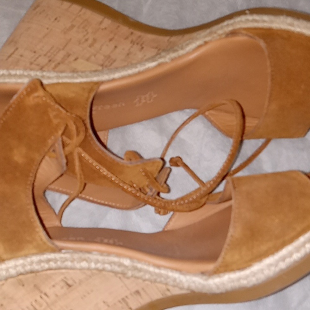 Shoes - Picture 7 of 8